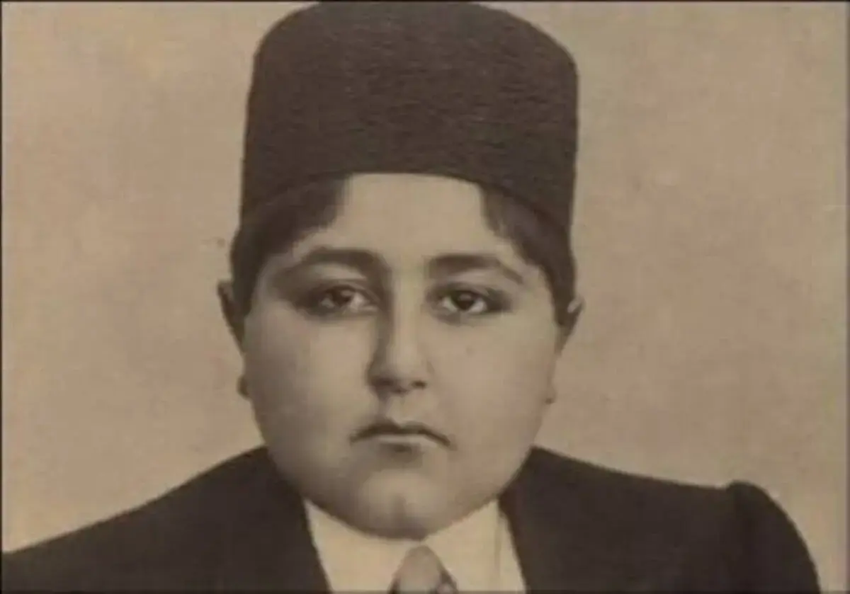  احمدشاه قاجار در ایستگاه قطار لیون فرانسه