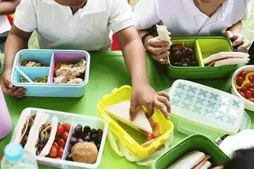 بهترین میانوعدهها برای دانشآموزان چیست؟ / ۱۵ خوراکی سالم و کمهزینه برای کیف مدرسه / این خوراکیها را جایگزین چیپس و شیرینی کنید