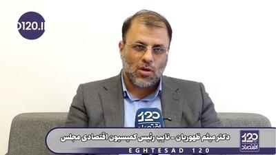  اگر همتی (رئیس بانک مرکزی) احساس کند قیمت ارز در حال کاهش است وارد عمل می‌شود و با خرید ارز اجازه کاهش قیمت دلار را نمی‌دهد