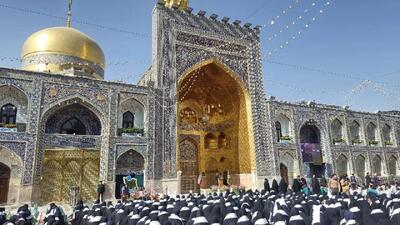  ادای احترام به رهبر شهید انقلاب و شهدای ایران اسلامی در آیین آغاز سال تحصیلی در حرم امام رضا (ع)