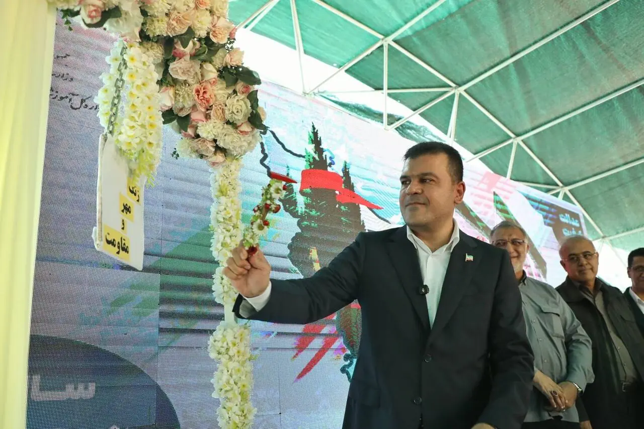 آیین نمادین آغاز سال تحصیلی با حضور معاون علمی رئیسجمهور در میناب برگزار شد