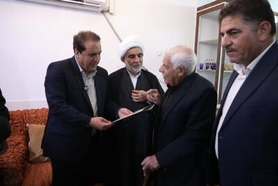 استاندار ایلام: شهدا مایه افتخار ملت و سنگ بنای انقلاب هستند