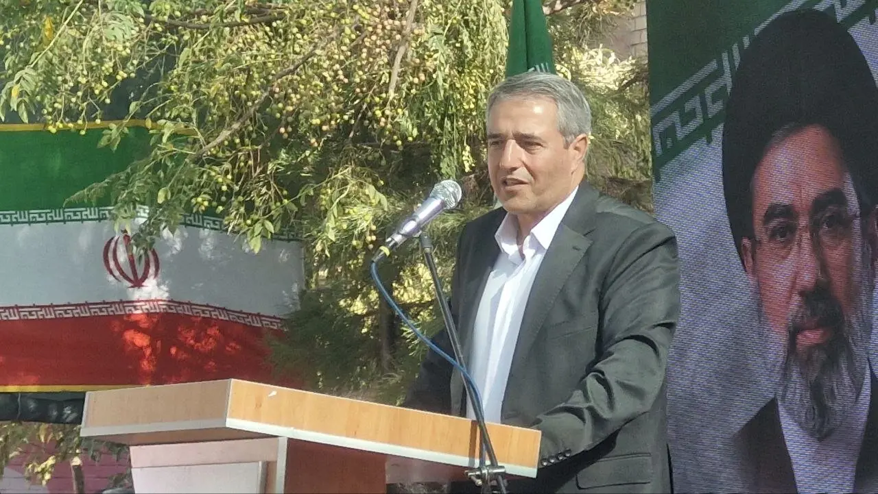 فرماندار قرچک بر حمایت از بانوان سرپرست خانوار تأکید کرد
