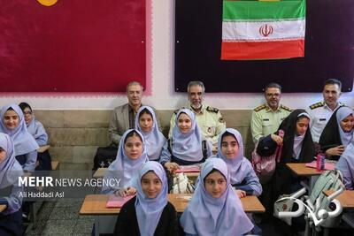  آغاز سال تحصیلی با حضور فرمانده انتظامی تهران بزرگ - مجله اینترنتی کولاک