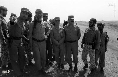  عکس/ حضور رهبر شهید انقلاب در مناطق جنگی