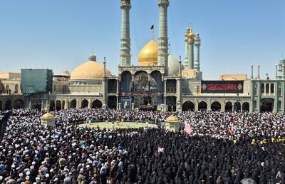  حضور پیکر آیت‌الله شبیری زنجانی در حرم بانوی کرامت