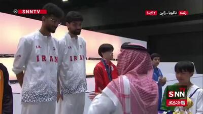  لحظه اهدای مدال طلا به حسن پاجانی و ابوالفضل آقایی‌نسب ملی پوشان تیم بازی‌های الکترونیک ایران