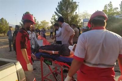 واژگونی وانت در جاده هفت باغ کرمان / ۲۱ نفر مصدوم شدند و ۲ کشته
