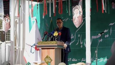 نواخته شدن زنگ ایثار توسط رئیس بنیاد شهید/ تأکید بر نقش دانایی و مهارت آموزی دانشآموزان برای ساخت آینده ایران