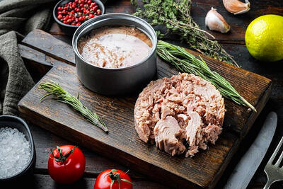  تهیه تن ماهی خانگی در شیشه