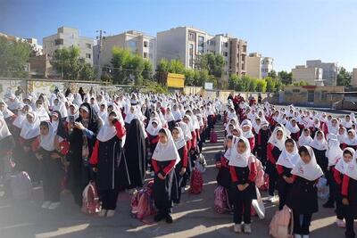 مهر در استان سمنان با لبخند 124 هزار دانشآموز آغاز شد - تسنیم