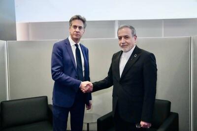  دیدار و گفت وگوی عراقچی و وزیر خارجه انگلیس
