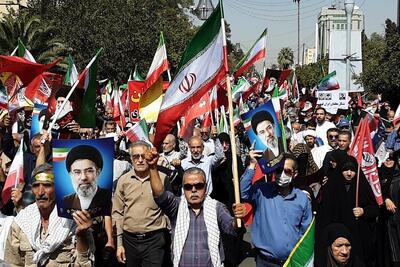 سیل خروشان جانفدایان در فارس به راه افتاد/ میثاق ۱۵۰ هزار نفری برای دفاع از میهن رقم خورد