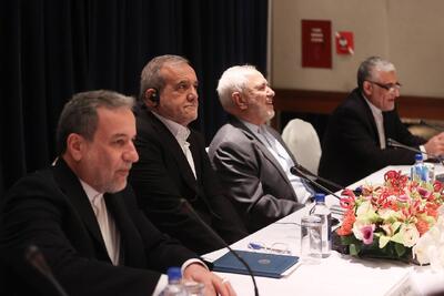 پزشکیان و عراقچی «خودسرانه» با آمریکاییها مذاکره میکنند؟