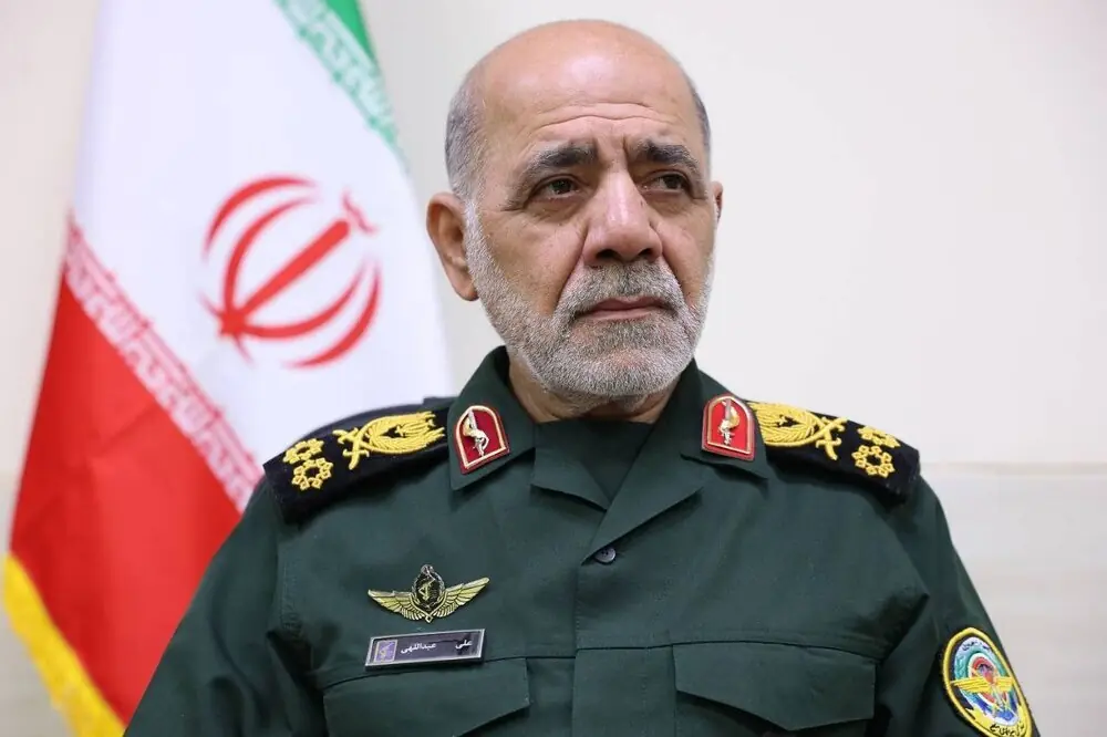 واکنش رئیس ستاد کل نیروهایمسلح به سخنان رئیسجمهوری در نیویورک / مردم با دست پزشکیان، به رئیسجمهور جنایتکار آمریکا سیلی زدند