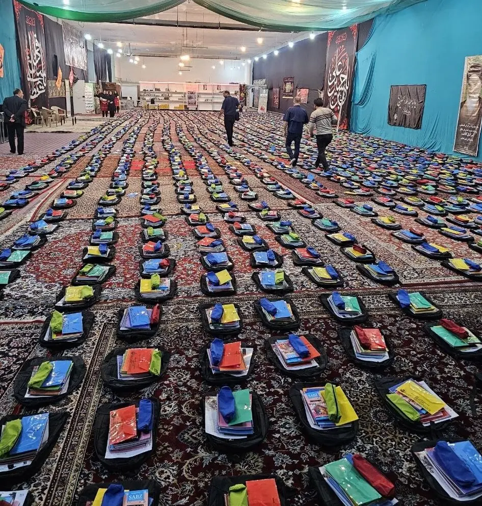 هلال احمر، بیش از ۹ هزار بسته نوشتافزار، به دانشآموزان مناطق کمبرخوردار آذربایجانغربی توزیع کرد
