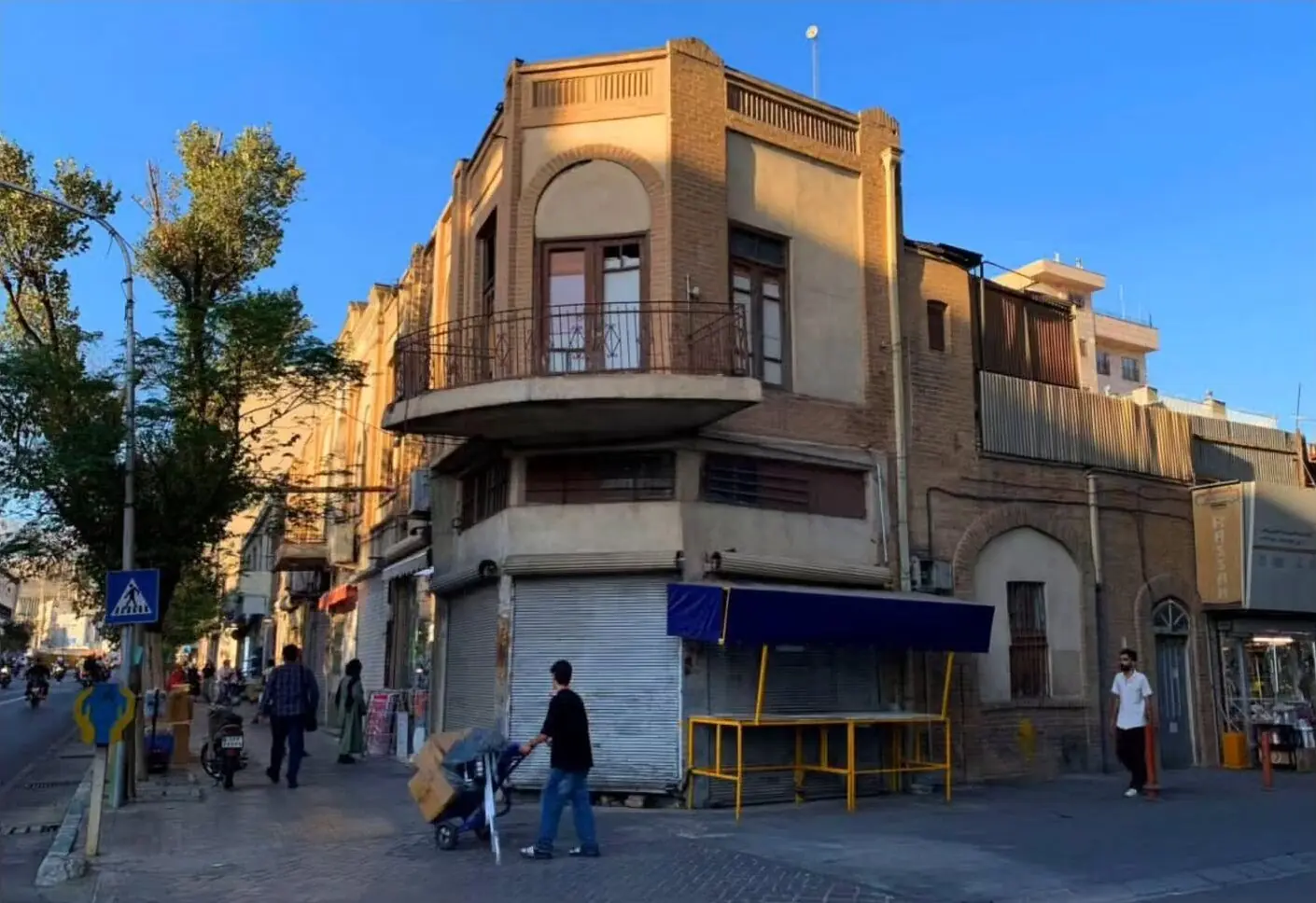 وزارت میراث فرهنگی باید پیش از وقوع جلوی تخریب بناهای تاریخی را بگیرد/چرا صدایی از مجلس شنیده نمیشود/ پاسخگوی دستدرازی به ساختمان خیابان سعدی و حریم تخت جمشید کیست؟