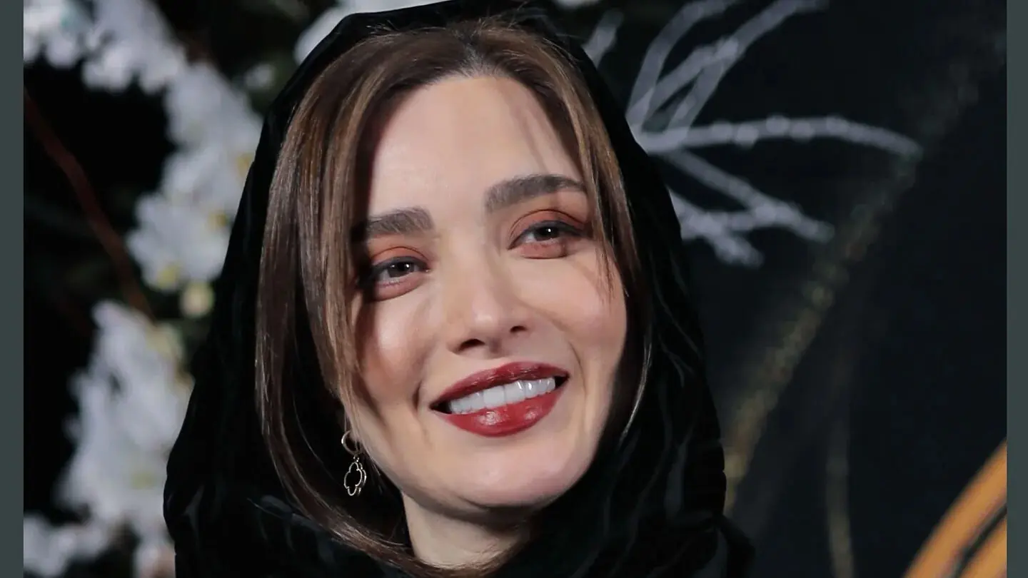 گردنبند چشمنواز بهنوش طباطبایی با طرح گیلاس / عکس