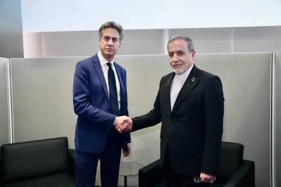  دیدار و گفت وگوی عراقچی و وزیر خارجه انگلیس