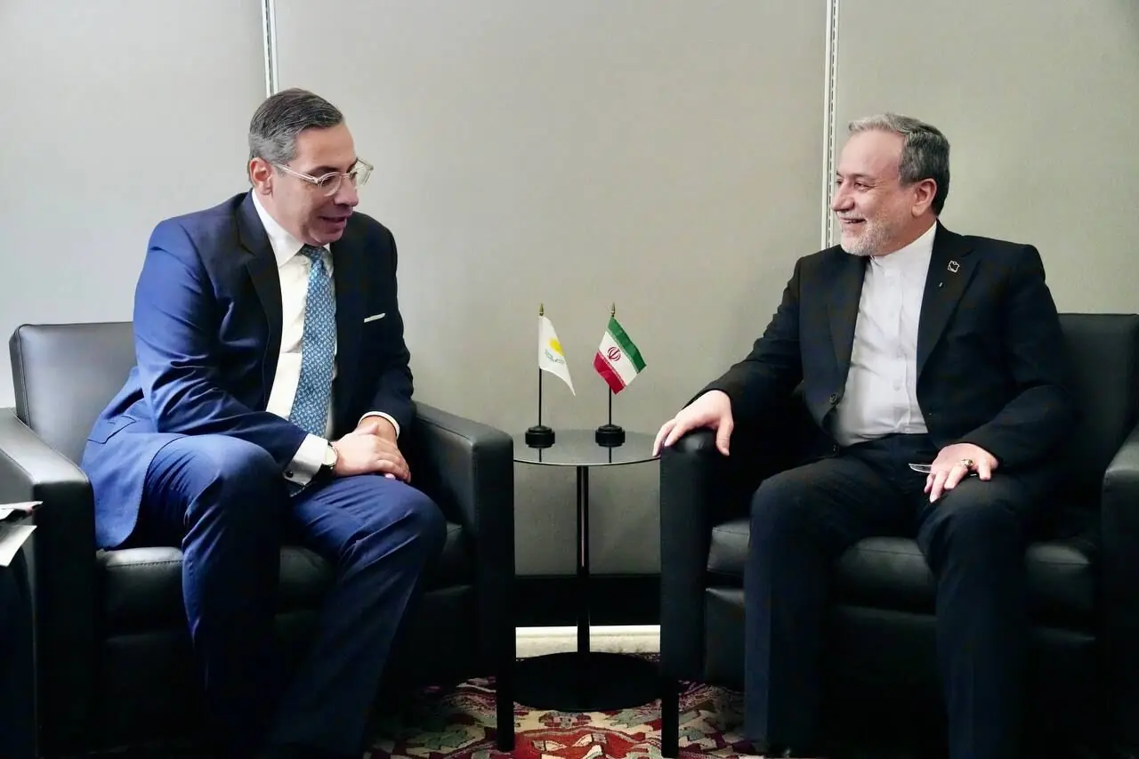  دیدار و گفت وگوی عراقچی و وزیر خارجه قبرس