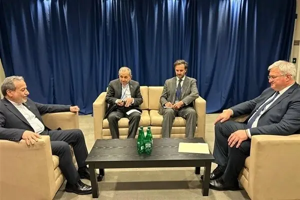 وزیر خارجه اوکراین: دیدار با عراقچی مفید بود