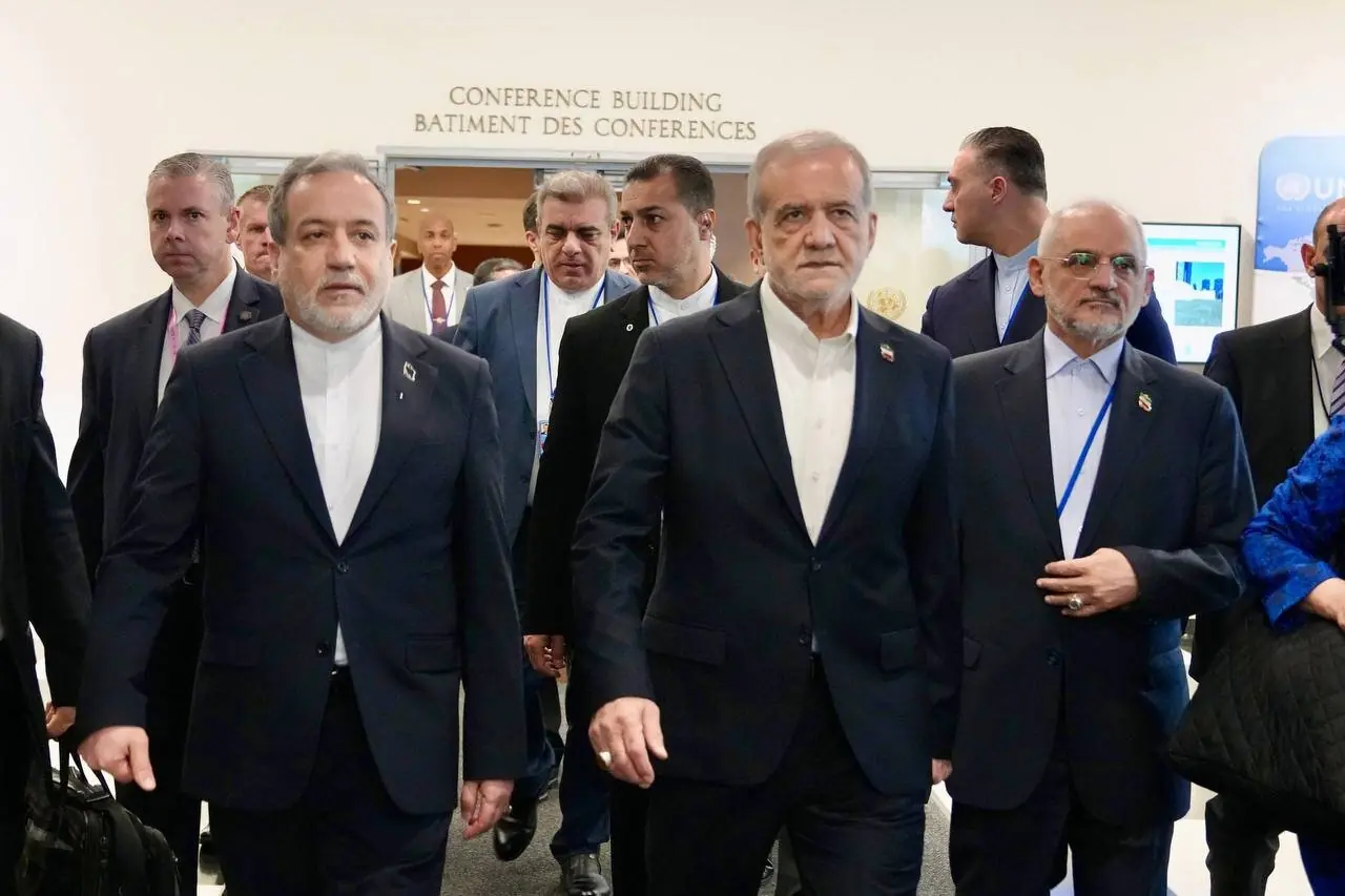امام جمعه ساوه نطق پزشکیان در سازمان ملل را «هوشمندانه» خواند/ پیام آیت الله سید مجتبی خامنهای برای سال تحصیلی چه ویژگی خاصی داشت؟