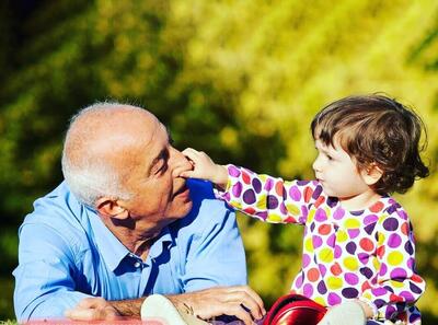  ملاقات پدربزرگها و مادربزرگها با بچه ها در زنگ خرد