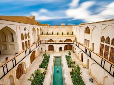  نمایی زیبا از خانه تاریخی عامری‌ها در کاشان