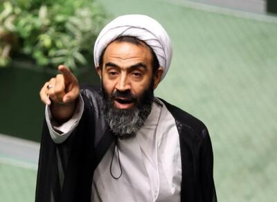  نقدعلی: تا زمانی که قانون تصویب نشود، بانوان نباید از موتورسیکلت استفاده کنند