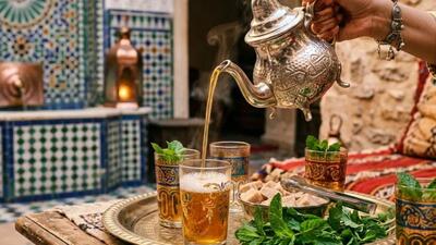 چای مراکشی؛ نوشیدنی خوش عطر و اصیل با طعم نعناع + خواص و طرز تهیه سنتی در خانه
