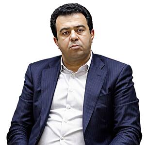  همتی و مدیرانش سیاست کاهش ارزش پول ملی را دنبال می‌کنند
