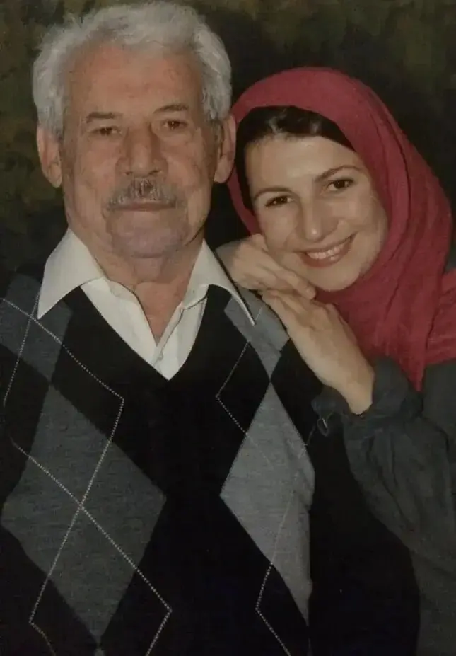 عکس دیده نشده از لیلی رشیدی کنار پدرش داود رشیدی؛ اوایل دهه ۹۰