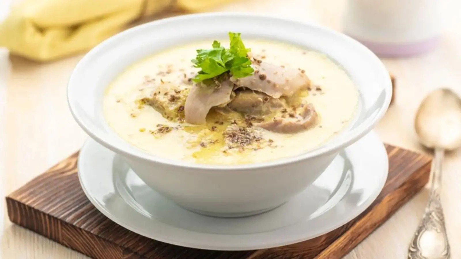 طرز تهیه سوپ شیر مقوی و مجلسی؛ یک سوپ خامه ای و خوشمزه برای روزهای سرد