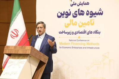  همتی: بانک مرکزی برای کنترل تورم برنامه دارد/فعالیت اقتصادی متوقف نشده است