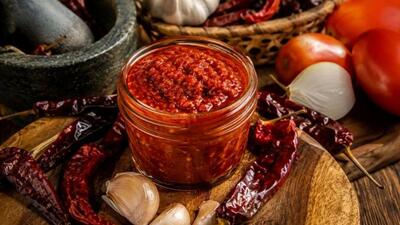 ۳ طرز تهیه سس فلفل تند سبز و قرمز؛ از فلفل تازه تا فلفل خشک