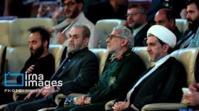 فرزندان سردار سلیمانی در مراسم گرامیداشت «نصر قریب»/ سردار قاآنی هم بود + تصاویر زینب سلیمانی با پس زمینه پوستر پدر شوهر شهید - مردم سالاری آنلاین