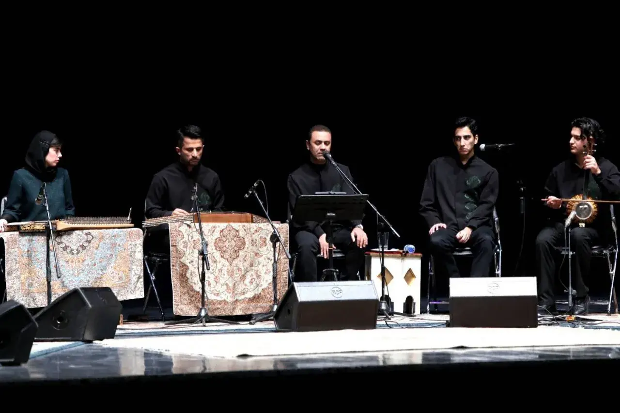 ارکستر سازهای ایرانی در آستاراخان روی صحنه میرود