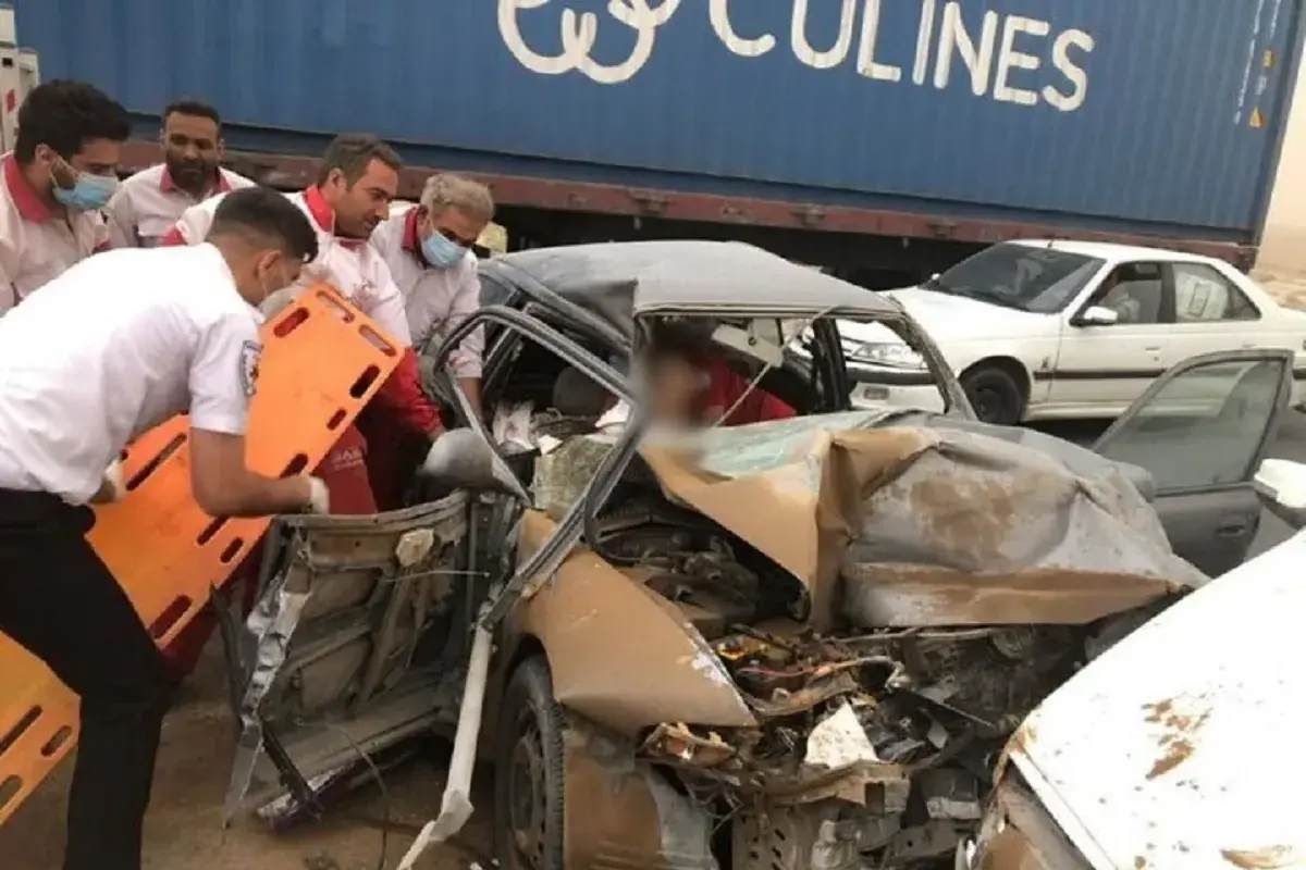 تصادف زنجیرهای بر اثر طوفان شدید در جاده قم_ کاشان