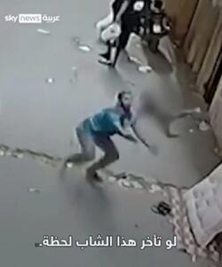 لحظه نجات یک کودک در حال سقوط توسط مرد جوان / ویدئو