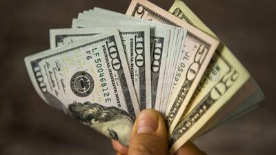  پاسکاری وزارت اقتصاد و بانک مرکزی/ متولی کنترل قیمت دلار کیست؟