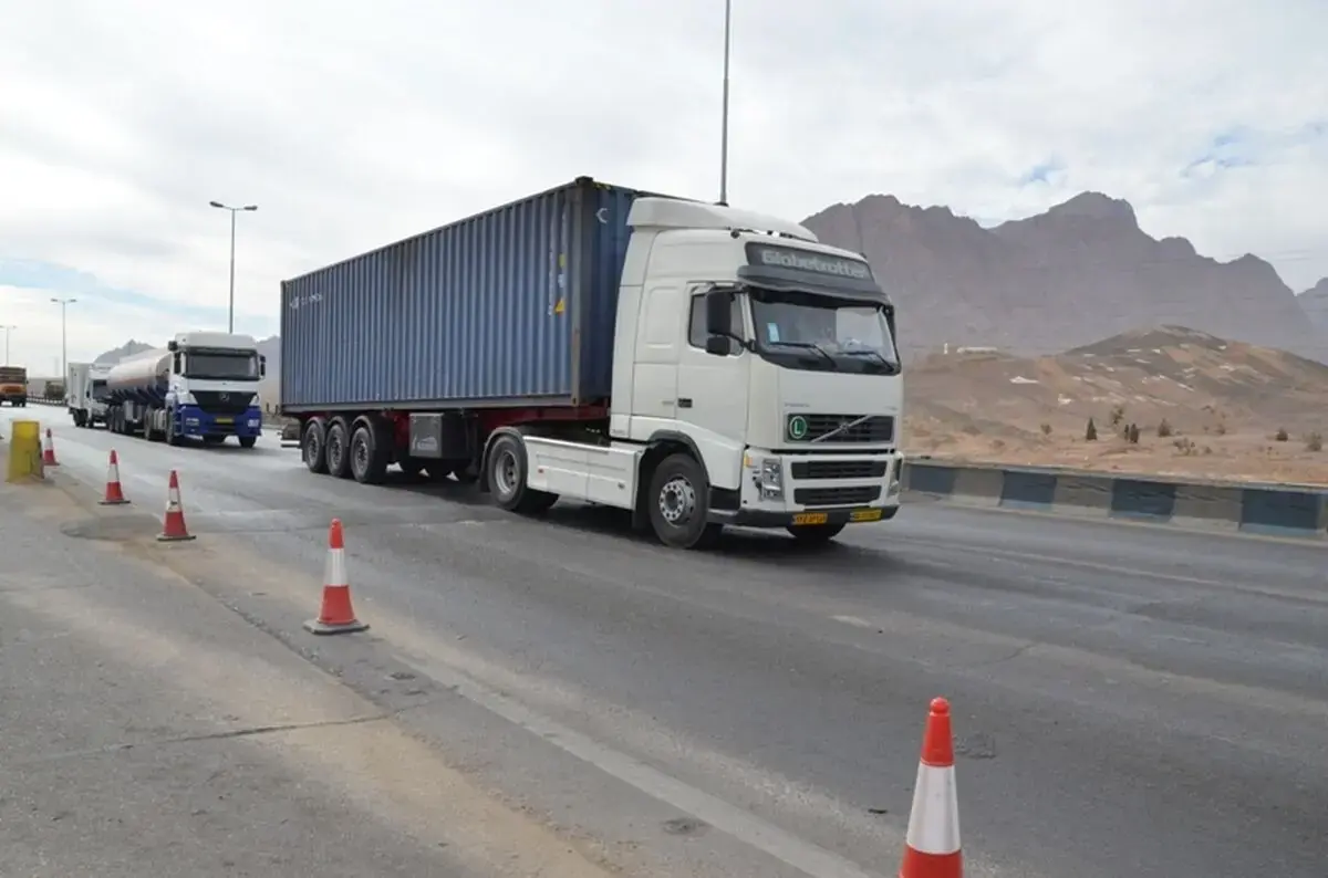 توقیف ۳ تریلی و کامیون با رانندگی نوجوانان