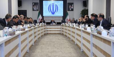  عارف: دولت متعهد است تحت هر شرایطی معیشت مردم را تأمین کند