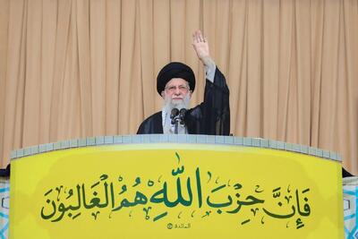  قاب ماندگار نماز جمعه نصر با آیه «فَإِنَّ حِزْبَ اللَّهِ هُمُ الْغَالِبُونَ»