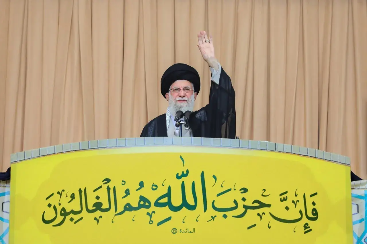 قاب ماندگار نماز جمعه نصر با آیه «فَإِنَّ حِزْبَ اللَّهِ هُمُ الْغَالِبُونَ»