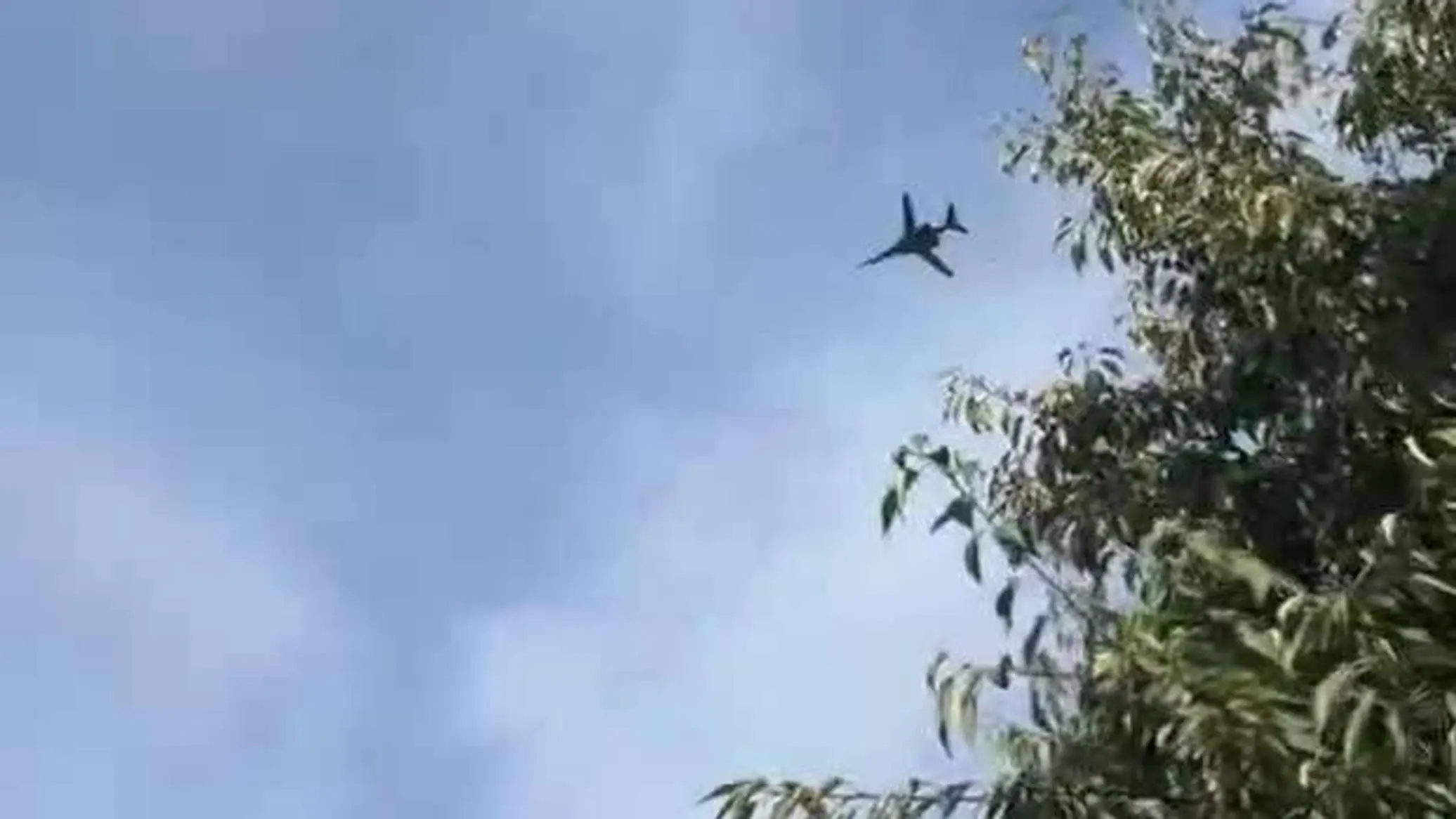 رسانه های غربی: آمریکا در بحبوحه ادعاهای تهدید مبهم، 12 بمب افکن B-1 را از پایگاه بریتانیا خارج کرد