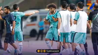 پوستری که سانسور شد؛ خوردن ماکارونی در لیگ برتر ممنوع!