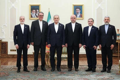  پزشکیان خطاب به سفرای جدید امارات، ایتالیا، یونان، اوگاندا و سنگال: می‌توانیم مجلس مشترک اسلامی داشته باشیم تا امنیت را در منطقه فراهم کند/ ضرورت دارد از دعواهای مذهبی و دینی پرهیز کنیم