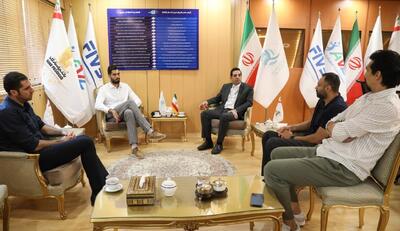 ستارههای سابق تیم ملی والیبال مهمان رئیس فدراسیون/ سوپراستارها دوباره به صحنه آمدند - پارس فوتبال