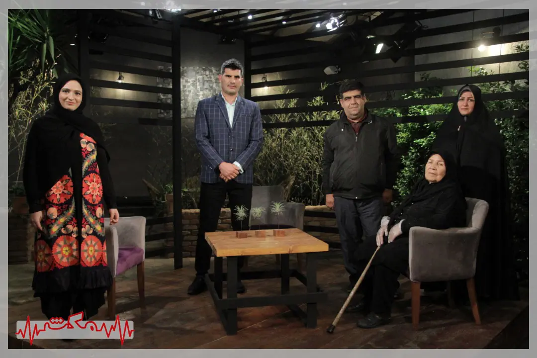 در برنامه «مکث» ببینید/ قصه پرستاری که برای پیرزن کرونایی مبتلا به آلزایمر مادر شد - سوره سینما