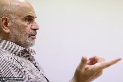 فرشاد مؤمنی: سیاستهای فقرزا باید متوقف شوند، نه اینکه آمار فقر پنهان بماند/ هزینه سیاستهای شکستخورده را مردم میپردازند/ هشدار درباره فقر، رانت و رهاشدگی بازار پول در ایران